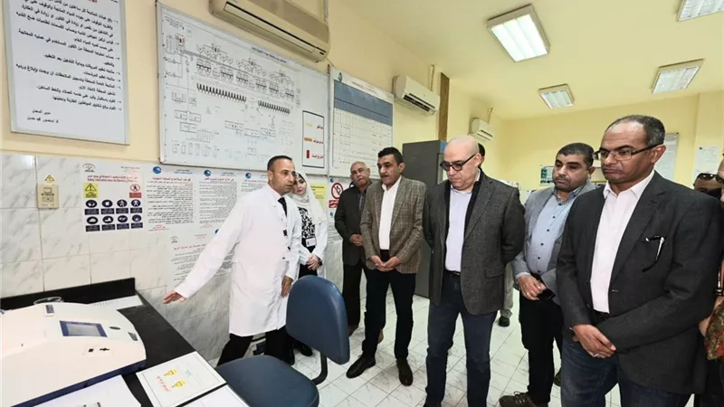 وزير الإسكان يتفقد محطة تنقية مياه الشرب بمدينة الشيخ زايد