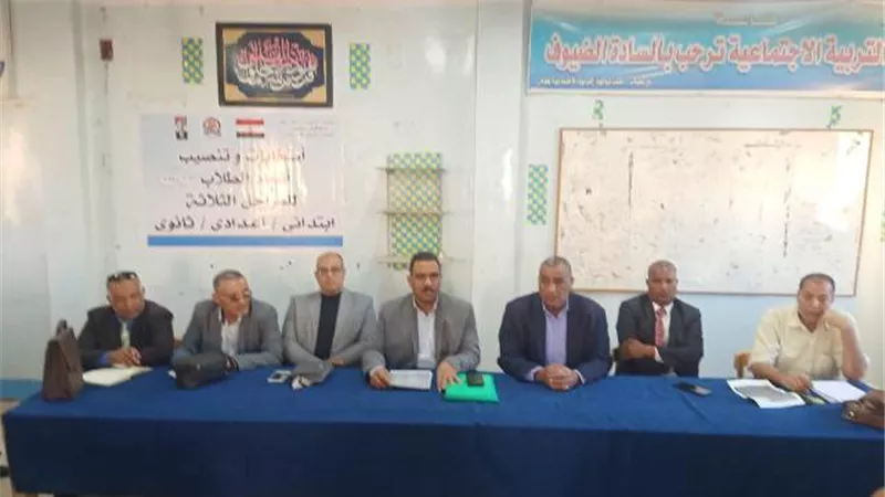 ٣٠٠ موجه فنى يتابعون جاهزية المقرات الانتخابية بتعليم قوص