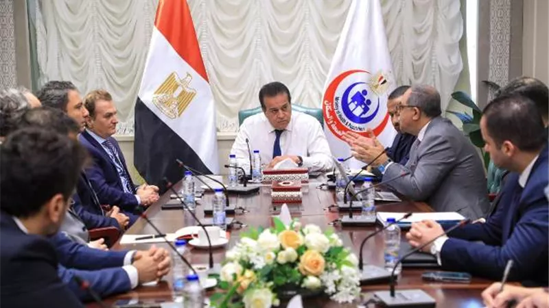 وزير الصحة يعقد اجتماعا بشأن إنشاء مصنع السرنجات ذاتية التلف