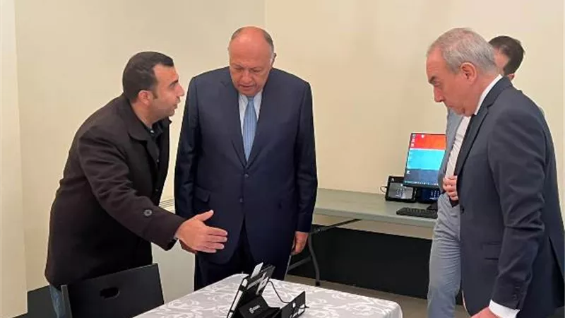 شكري يتفقدالاستعدادات النهائيةللانتخابات الرئاسيةللمصريين بالخارج