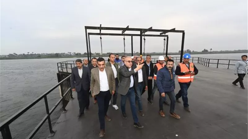 وزيرالإسكان يختتم جولته بتفقد المأخدالمغذى لمحطةتنقيةمياه بأكتوبر