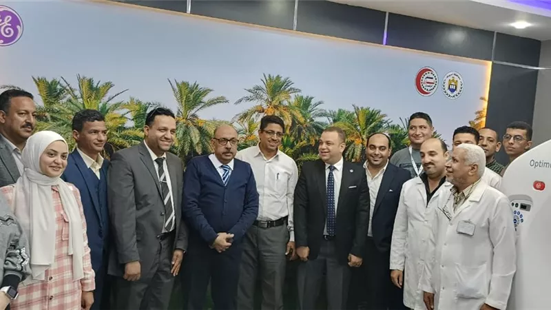 وكيل وزارة صحة أسيوط يصطحب فريق الوزارة فى جولة بمستشفى البداري