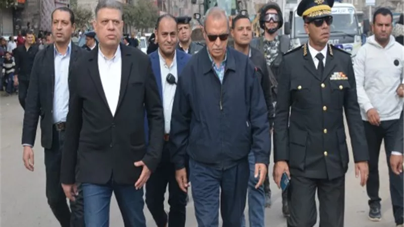 محافظ القليوبية يقود حملة مكبرة للنظافة والإشغالات بشبرا الخيمة
