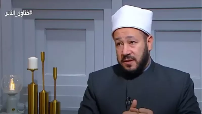 هل يجوز العمل فى مكان يقدم خمور؟.. أمين الفتوى يجيب