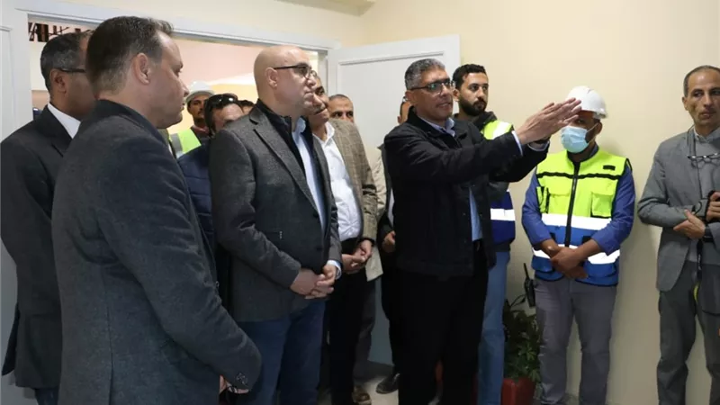 وزير الإسكان يتفقد محطات مياه الشرب بمدينة ٦ أكتوبر.. صور