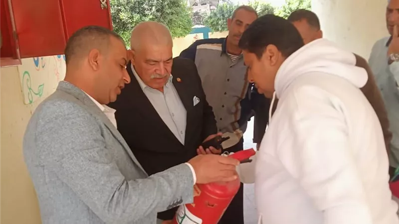 الصناديلى يتفقد الدراسة والمقار الانتخابية بالزنكلون