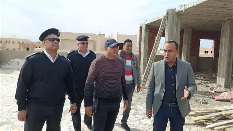 رئيس جهاز الشروق يُزيل دور سكنى بالتعاون مع شرطة التعمير.. بالصور