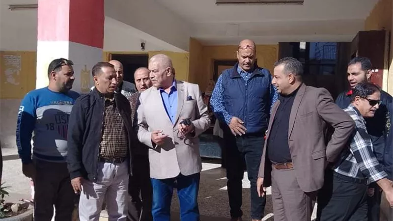رئيس مركز الزقازيق يتفقد المدارس ومقار الانتخابات الرئاسية