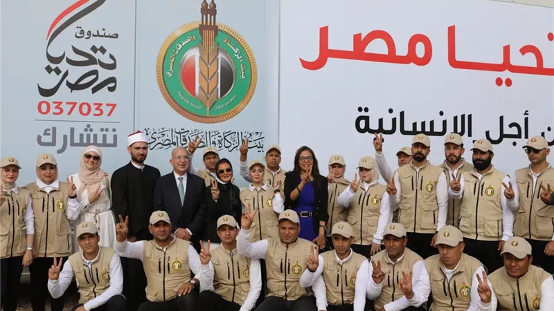 وفد فرنسي يتبرع ويشارك في تجهيز قوافل 