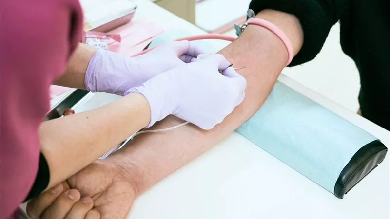 مؤشرات تحليل الدم يمكن أن تساعد على إطالة العمر..اعرف التفاصيل