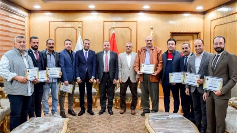 جامعة بني سويف تكرم مدير مركز المؤتمرات وألاعضاء