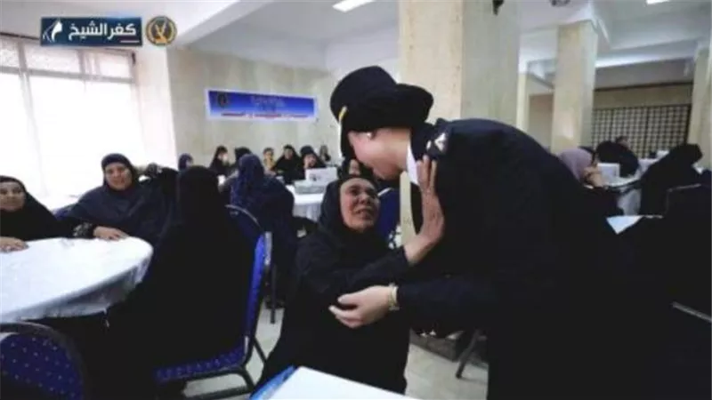 الداخلية تواصل توزيع المساعدات العينية على المرأة المعيلة