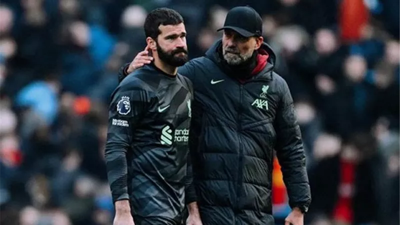 ليفربول يسعى لتجهيز أليسون قبل مواجهة مانشستر يونايتد