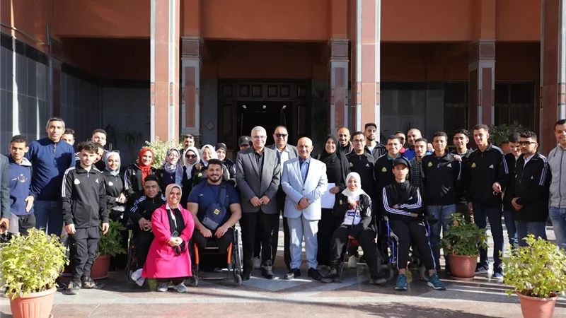 رئيس جامعة الزقازيق يلتقي بالطلاب ذوي الهمم