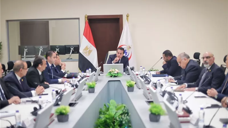 وزير الصحة يناقش خطة التأمين الطبي للانتخابات الرئاسية