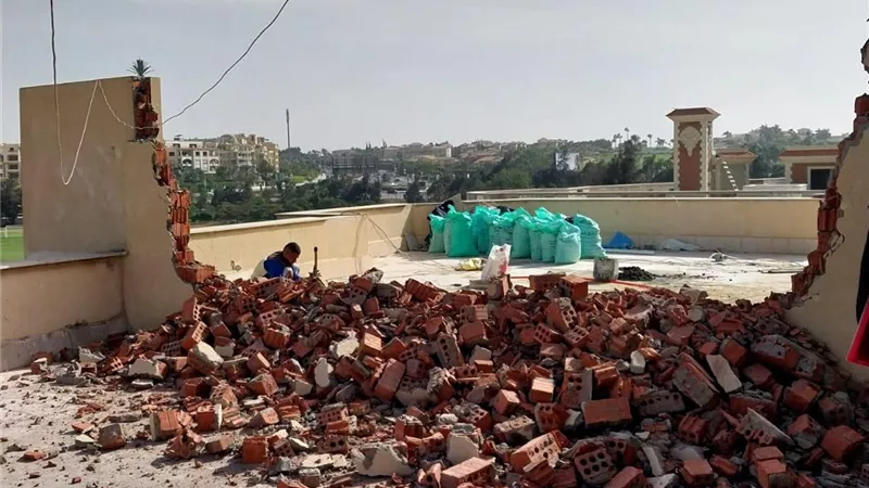 جهاز مدينة القاهرة الجديدة يزيل ٣مخالفات بناء على نفقة المخالفين