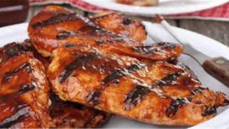 صدور الدجاج بالصوص الأحمر.. أفضل وصفة للتجديد في سفرتك