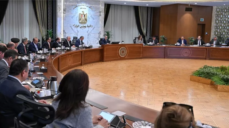 رئيس الوزراء يترأس الاجتماع الأول للجنة المُشكلة لضبط الأسواق وأسعار السلع