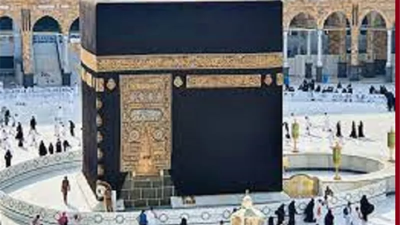 النظر إلى الكعبة عبادة فما حكمه اثناء الصلاة
