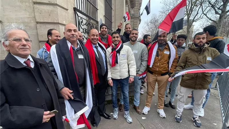 غرفةعمليات وزارة الهجرة ترصد توافدا حاشدا وإقبالا كثيفًا من الناخبين بأعداد كبيرة في عدة دول بالساعات الأولى