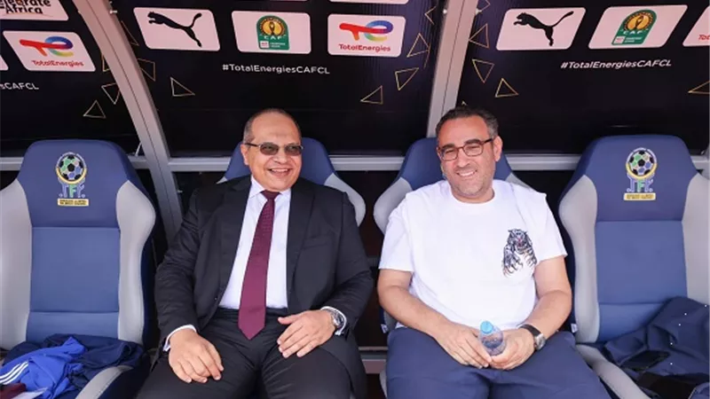 سفير مصر فى تنزانيا فى تدريبات الأهلي
