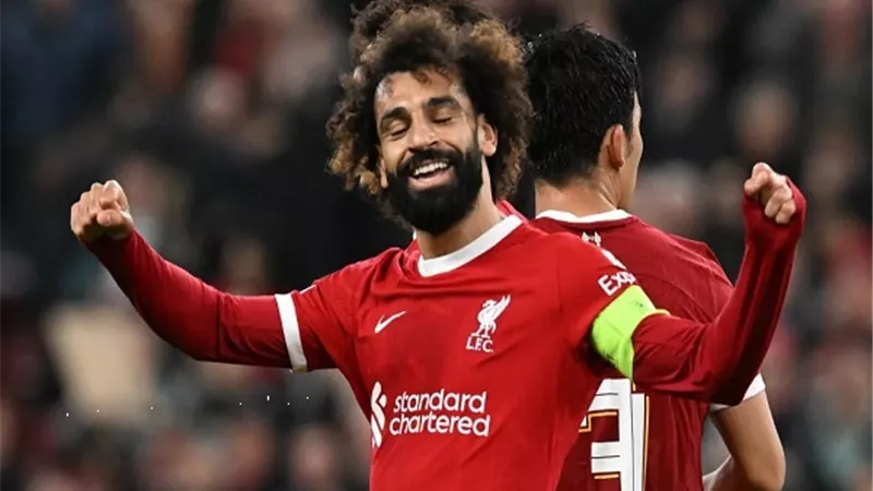 ميرور تسلط الضوء على قيادة محمد صلاح لليفربول وارتدائه شارة الكابتن