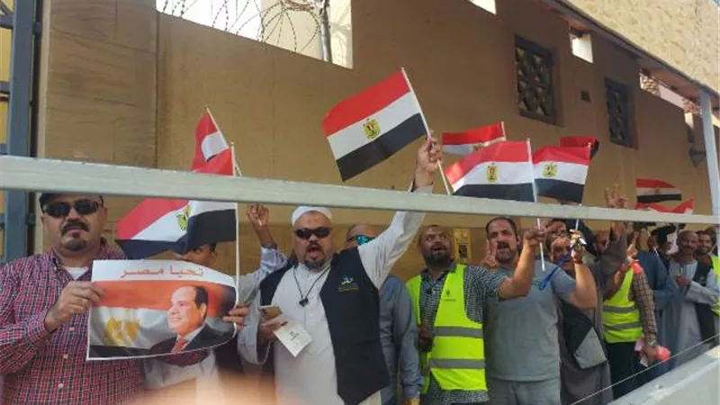 بالطوابير .. المصريون امام سفارتنا بقطر للتصويت فى انتخابات الرئاسة