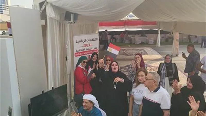 بالزغاريد .. سيدات الجالية المصرية فى أبو ظبى يشاركن بانتخابات الرئاسة