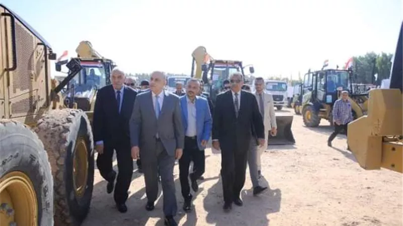 الفقي وأعضاء لجنة وزارة التنمية المحلية يتفقدون اصطفاف المعدات