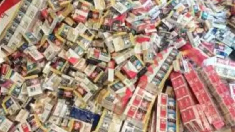 ضبط 1300 علبة سجائر بقصد الإتجار بها فى السوق السوداء بالقاهرة