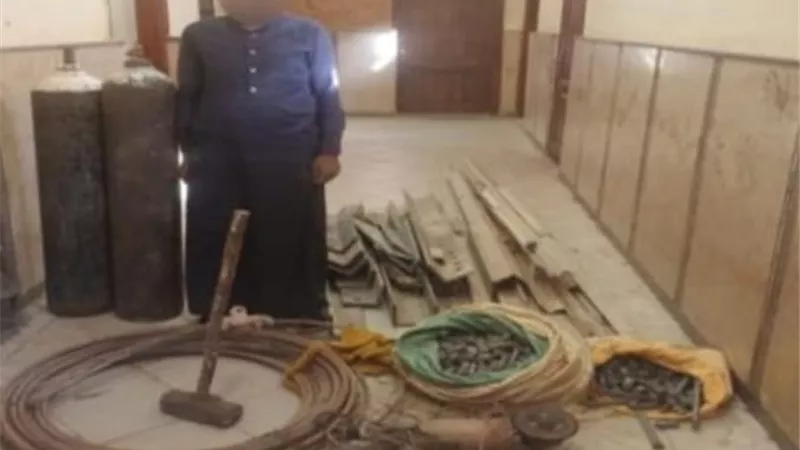 عاطل مزق العجوز بالمطواه حتى الموت بالقليوبية .. وسرق الذهب