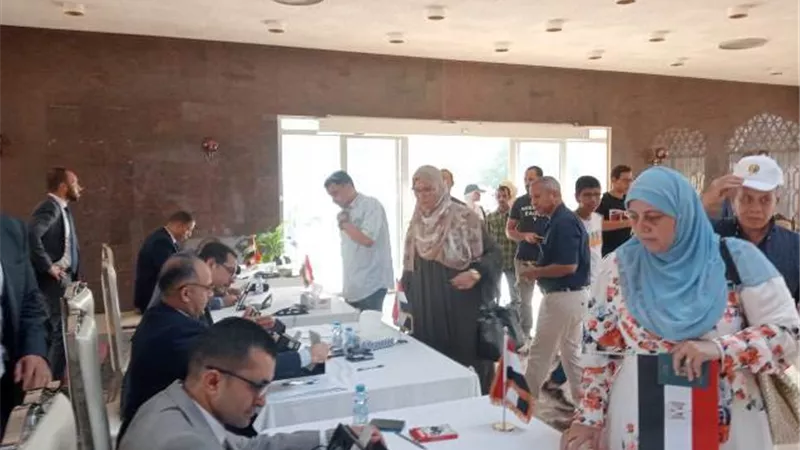 فيديو ..إقبال حاشد من المصريين بالخارج على لجان الاقتراع في عمان
