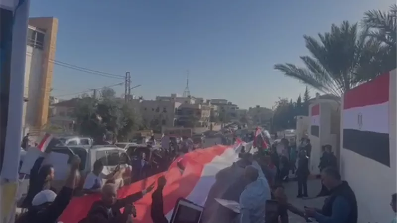 مسيرة حاشدة من أبناء الجالية امام السفارة المصرية بالأردن .. شاهد