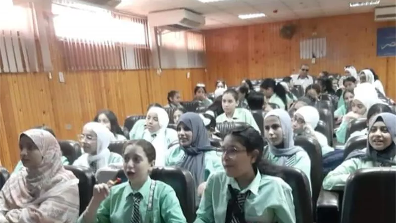 جامعة القناة تنشر الوعي البيئي في مدارس الإسماعيلية