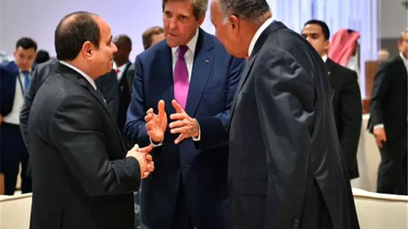 السيسي يلتقي ملك البحرين والمبعوث الأمريكي لشئون المناخ بمؤتمردبي