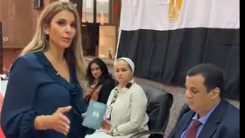 شاهد.. فيديو لسهولة عملية الاقتراع بانتخابات الرئاسة فى القنصلية المصرية بدبى