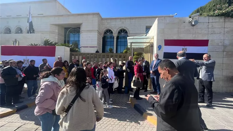 حملة المرشح الرئاسي الدكتور عبدالسند يمامة بالإمارات تشيد بنزاهة العملية الانتخابية
