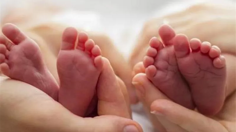 معجزة ربانية .. عجوز 70 عاما تلد توأم