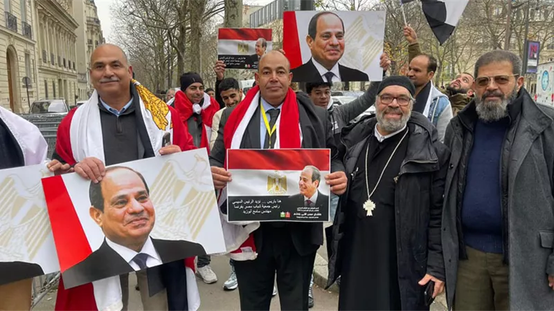 إقبال كثيف للمصريين بباريس للمشاركة فى الانتخابات لليوم الثاني