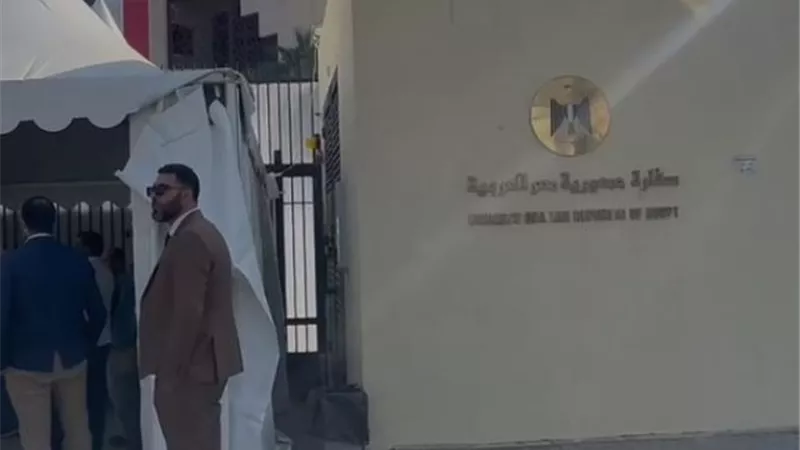 استمرار توافد المصريين على السفارة السعودية للمشاركة فى ثانى أيام انتخابات الرئاسة