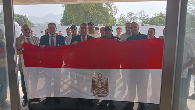 بالإعلام المصرية الضخمة .. أبناء الجالية المصرية يتوافدون على اللجان الانتخابية في روما