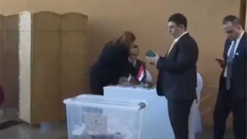 على أنغام 