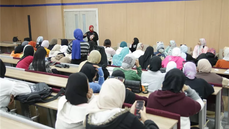 جلسة حوارية لاستعراض نماذج المرأة الناجحة في «طيبة التكنولوجية»