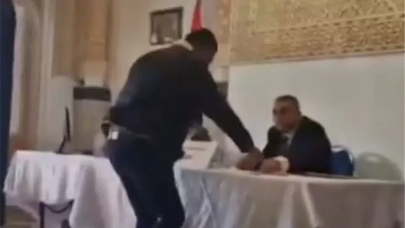 على أنغام 