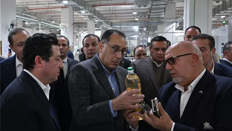 مدبولى يتفقد المُجمع الصناعي للشركة الدولية لاستخلاص وتعبئةالزيوت
