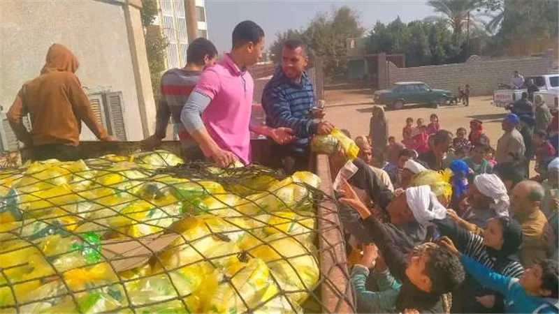 رئيس مدينة سمالوط يتابع تجهيز 7000 كرتونة غذائية مدعمة