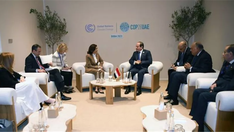 الرئيس ونائبة الرئيس الأمريكي يؤكدان رفض البلدين القاطع للتهجير القسري للفلسطينيين
