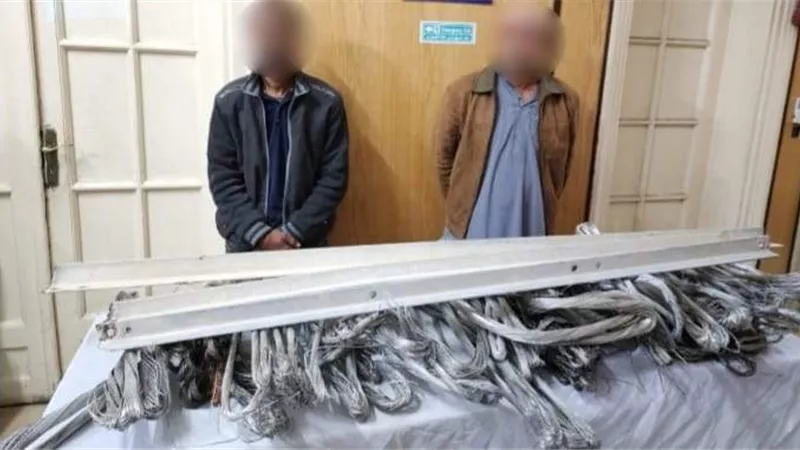 ضبط لص الزوايا الحديدية لأبراج الضغط العالى بالإسكندرية