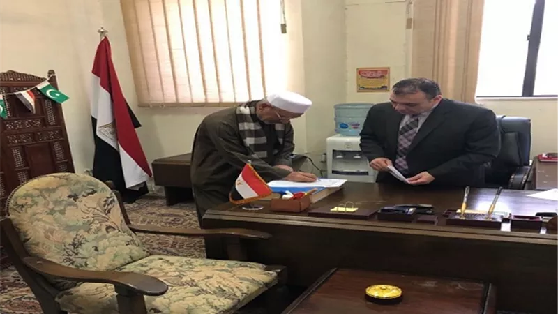 توافد المصريين على سفارتنا بباكستان للتصويت فى ثانى ايام انتخابات الرئاسة