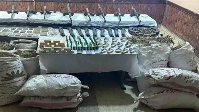 أمن أسيوط يوقع بأخطرالعناصر الإجرامية وبحوزتهم حشيش و17 بندقية